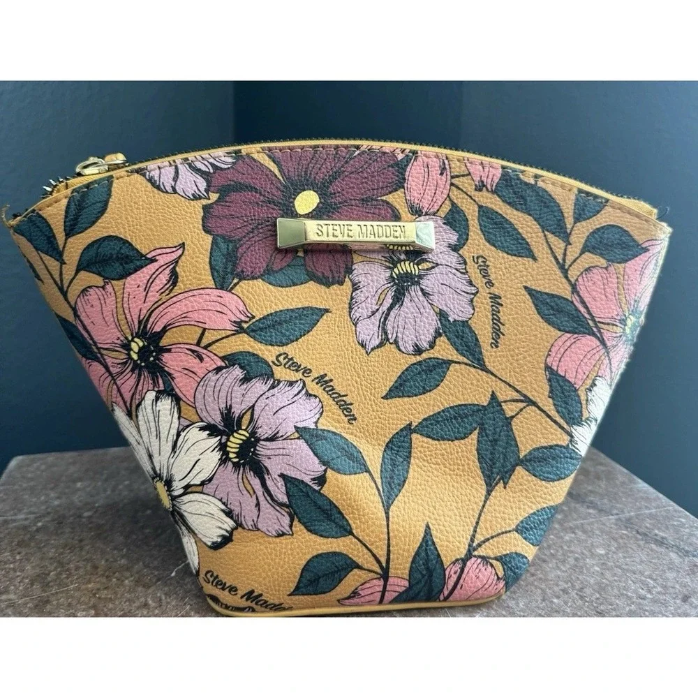 Steve Madden Floral‎ Clutch Makeup Bag